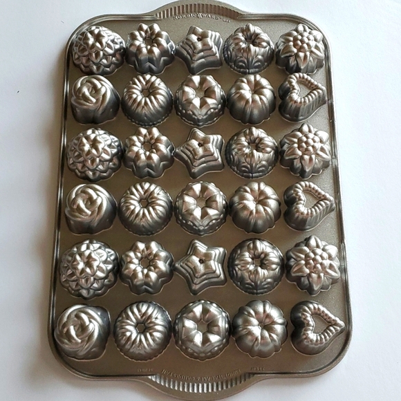 Nordic Ware Platinum Collection 30 Bundt Tea Cake - Candy Mold New Made in USA - Picture 6 of 11